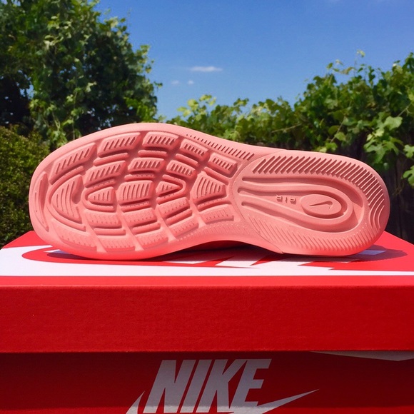 NEW Women’s Nike Air Max Axis Shoes Pink/Melon - Picture 3 of 4